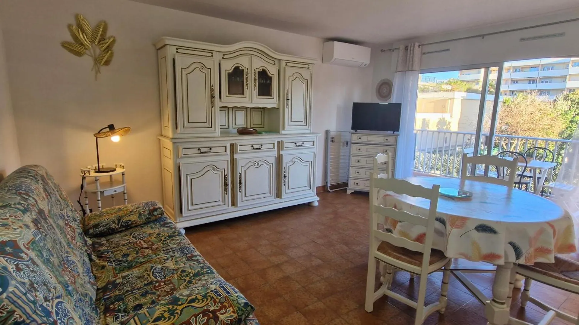 Sainte-Maxime : Appartement Moderne Pour 4 Personnes - Fr-1-780-86 Apartment