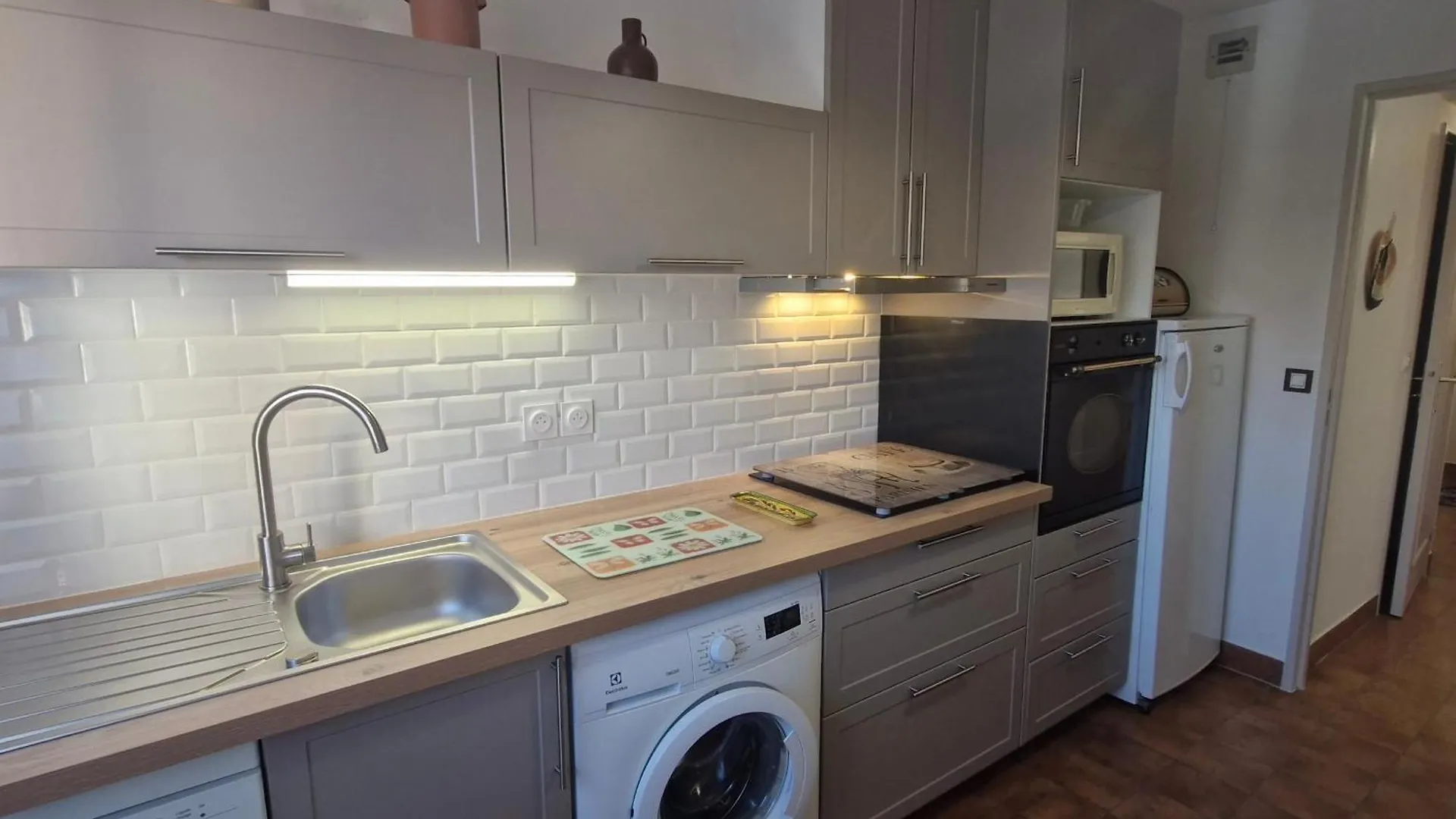 Apartment Sainte-Maxime : Appartement Moderne Pour 4 Personnes - Fr-1-780-86 France