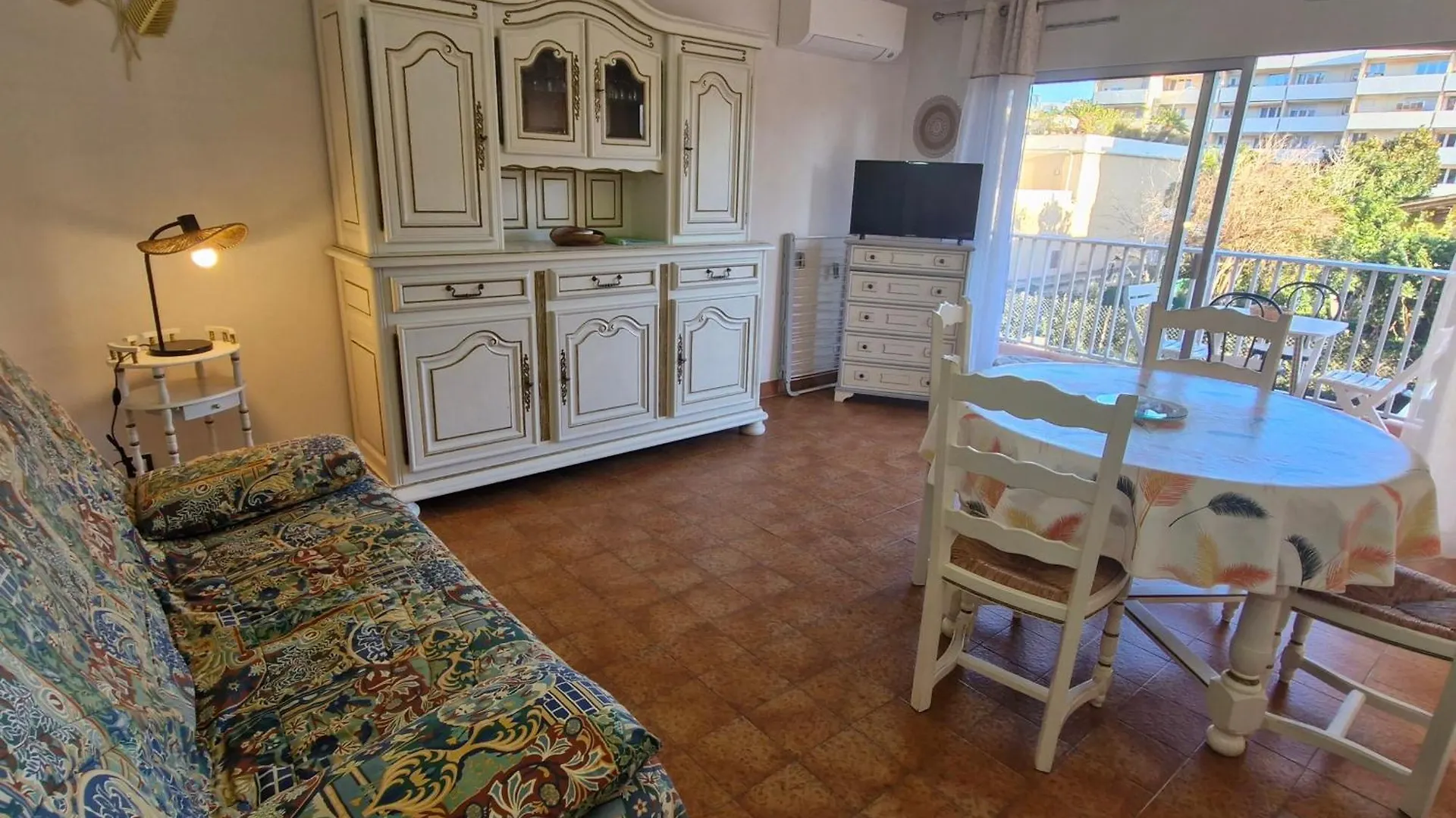 Sainte-Maxime : Appartement Moderne Pour 4 Personnes - Fr-1-780-86 France