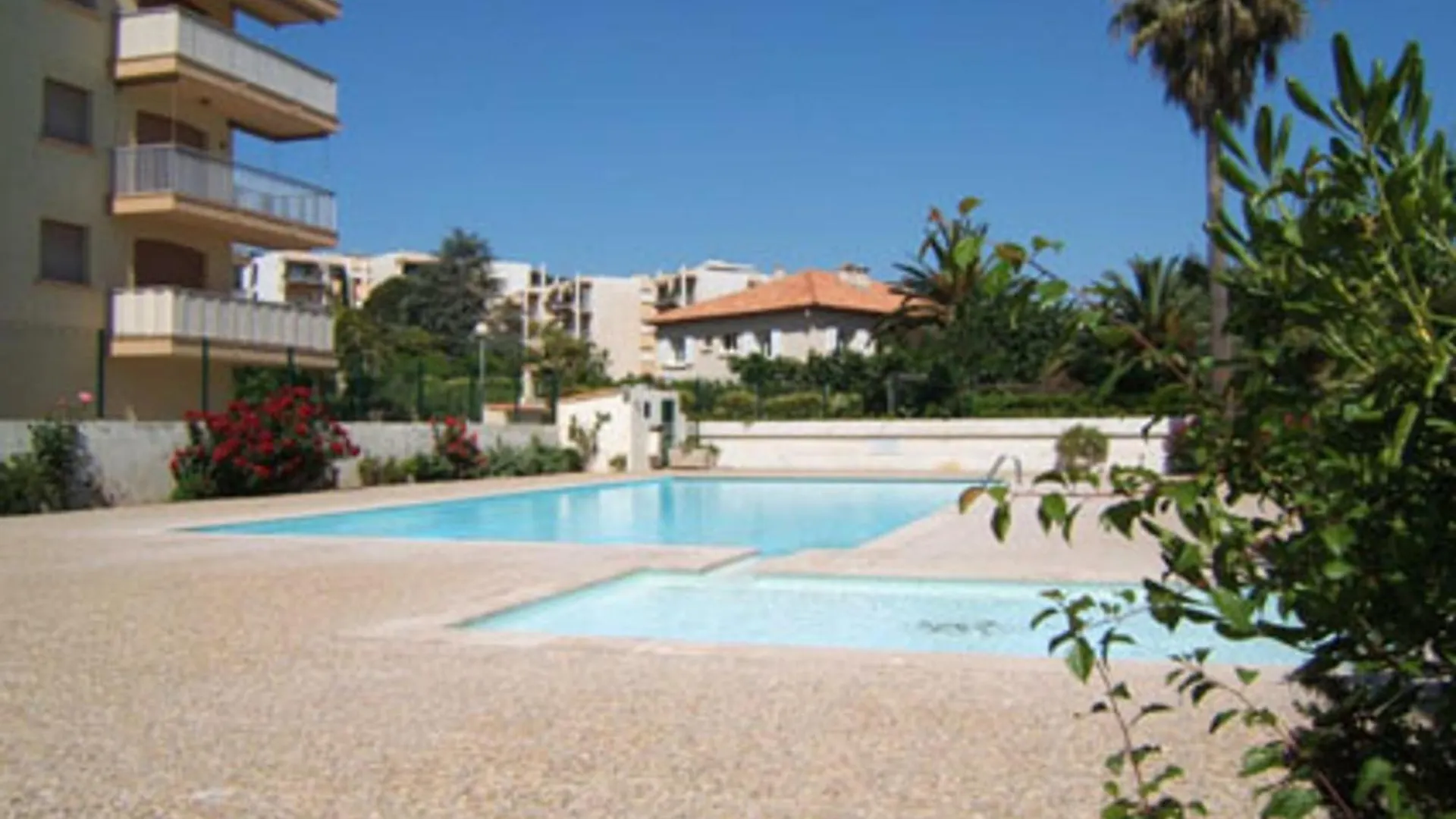 Sainte-Maxime : Appartement Moderne Pour 4 Personnes - Fr-1-780-86